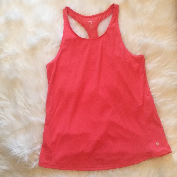 Layer 8  Quick Dry Workout Tank in Medium - Picture 5 of 9
